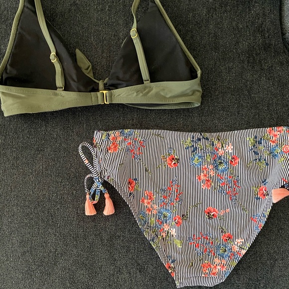 Bikini Set - Picture 2 of 2
